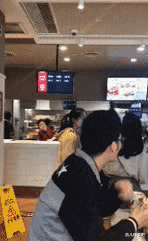 女孩|难道是我太保守？姑娘你穿这样就出来！太放得开了吧？哈哈哈