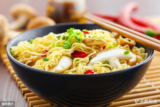 【牛肉面】增肥最猛的4种主食，馒头米饭上不了榜，也许你天天都在吃