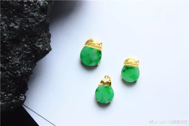 翡翠|翡翠金镶好还是银镶好?