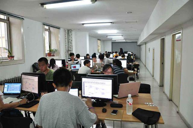 大学|专科大学里的4个专业，不仅就业率高，而且就业前景不差于本科