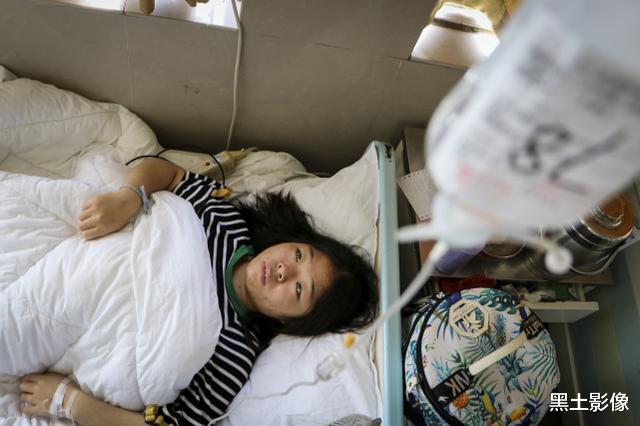 黑土影像|河南一24岁女孩患重症15年，期间父母相继离世，如今病房里只剩她