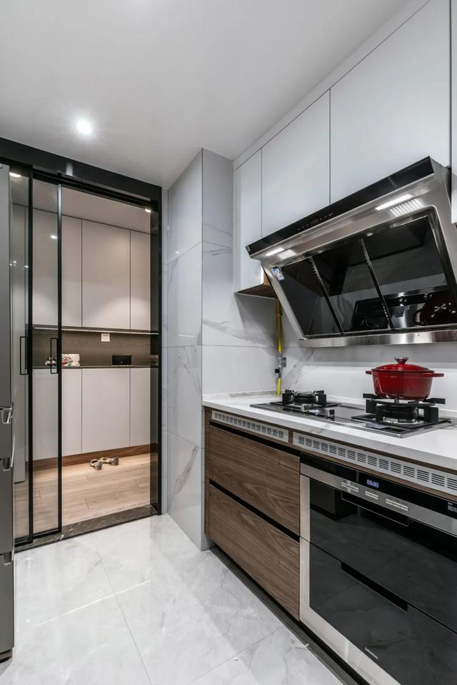 @119㎡四居室案例，当现代简约遇上高级灰 打造自然纯粹的生活空间