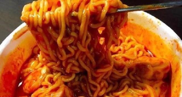 康师傅|康师傅再迎“劲敌”，165小时卖500万桶，速食界“新宠儿”出现？