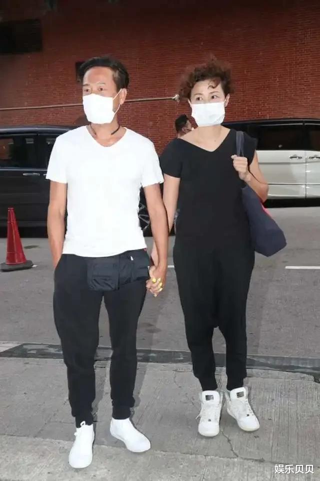 【刘德华】刘德华等众星携夫人罕见同框,参加梁洁华追悼会,唯独不见梁朝伟夫妇