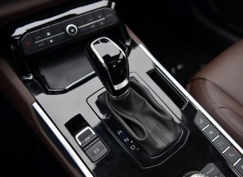 「买车」买新车，应该买低配、中配还是高配？原因是什么？