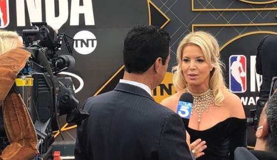 湖人队|35+13+20太诱人！老板珍妮约吃饭，底薪捡漏只等老詹点头