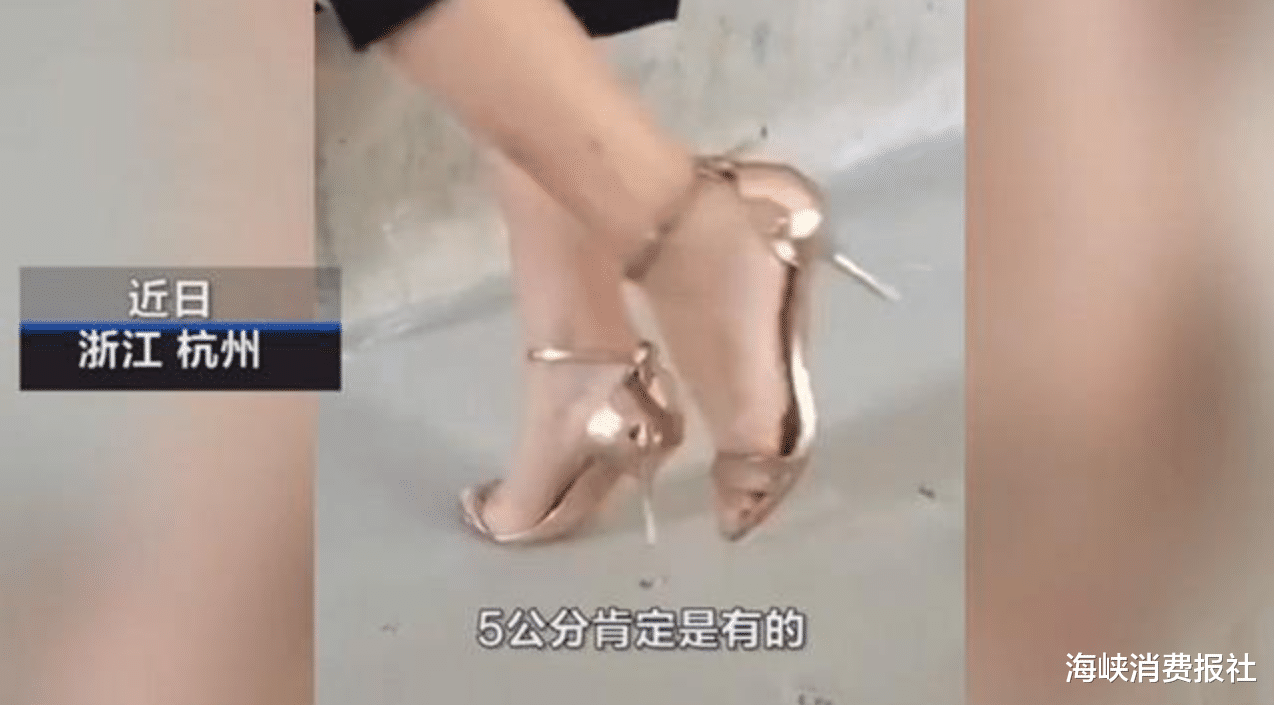 |女子穿高跟鞋验房,直接把地板戳穿,开发商:地板越松软越好