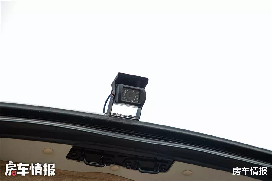 房车|退休夫妻选房车，这款大通房车咋样？2.0T自动挡性价比高不用加装