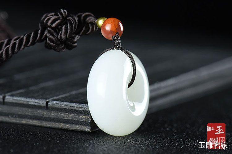 【文玩】简约却不简单，看大师手下的平安扣如何展现别样美感！