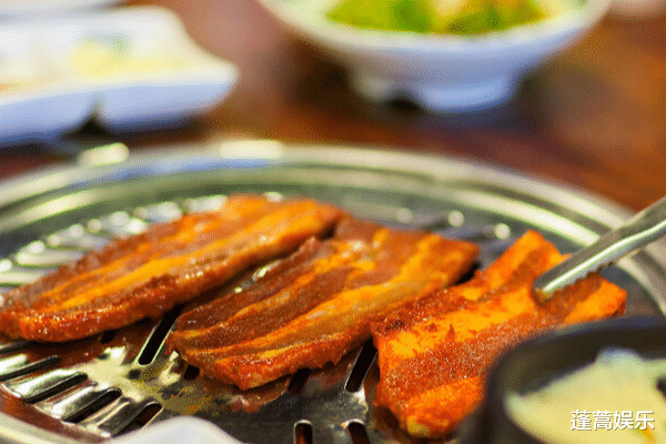 烤肉|吃烤肉时, 服务员频繁问要不要换纸, 其实是暗示, 你知道吗