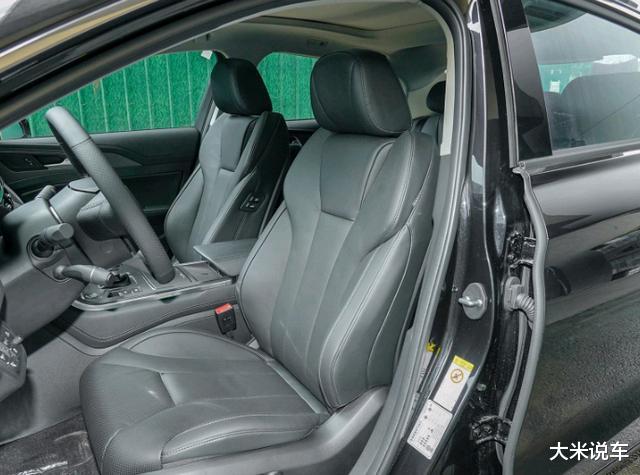 红旗h5|买不起雅阁就看它，车长超4.9米1.8T强动力，低至14万很有面子