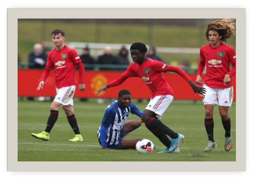 「曼联」英格兰天才小将横空出世,阿森纳穷追不舍,曼联靠青训取胜