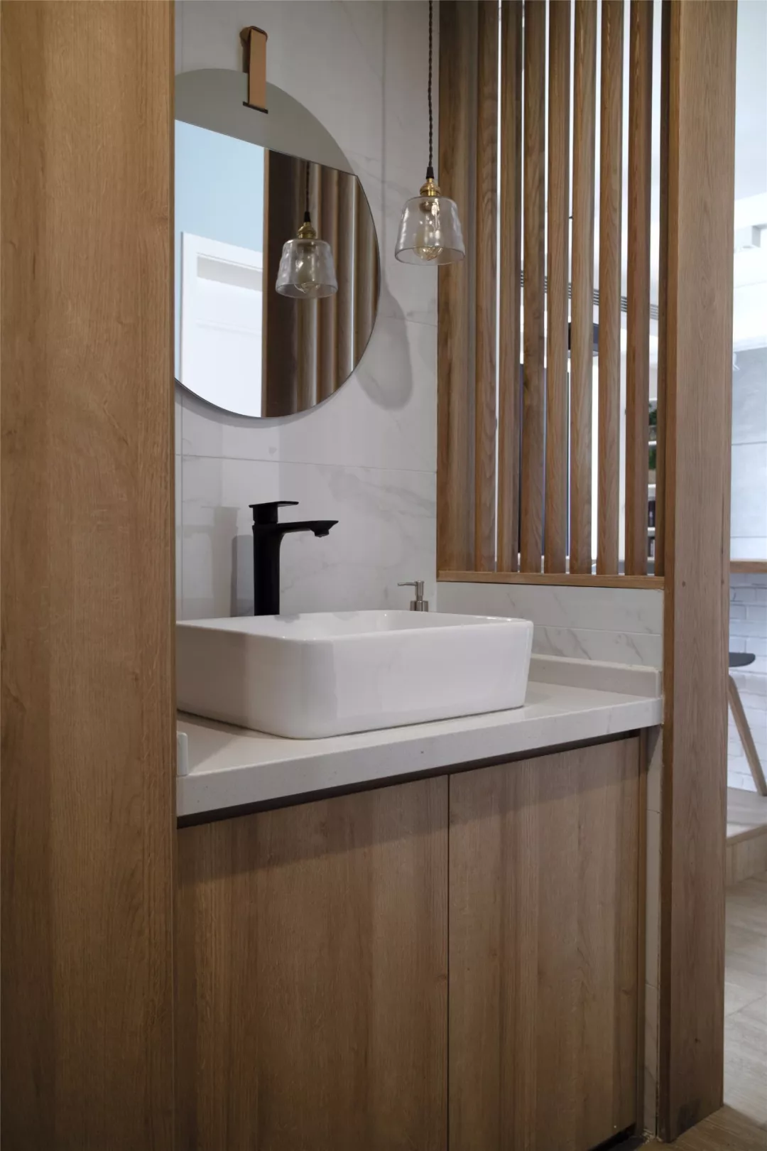 『』94平北欧，沙发墙改成小吧台，衣帽间装黑框推拉门，通透实用！