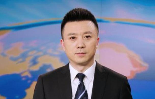 新闻联播|《新闻联播》新主持表现平平，长相老派有播音脸，首秀用力过猛