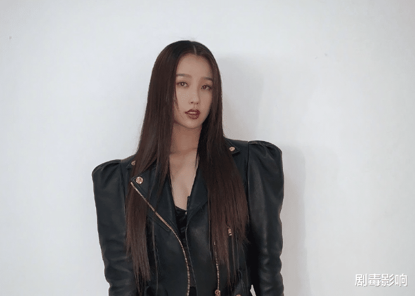 『lisa』虞书欣取关LISA引粉丝不满，被指责后火速道歉，字里行间满是后悔