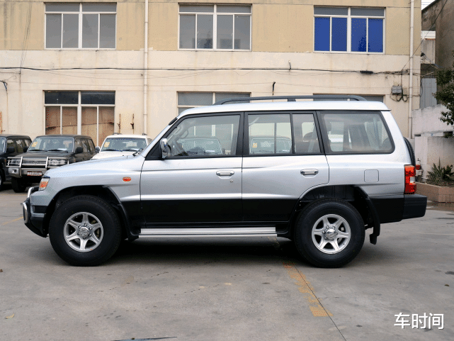 国产车|又一国产车倒下了!曾售价32万,军工品质媲美霸道,现跌至12万,卖不动