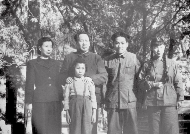 |主席熬夜用脑过度，要吃红烧肉补脑，江青听后说：改不了农民习性