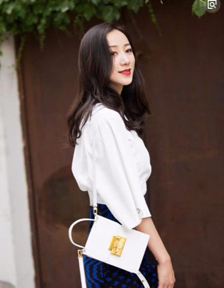 #韩雪#韩雪被问一年买化妆品花多少？听到三字回答后，难以相信