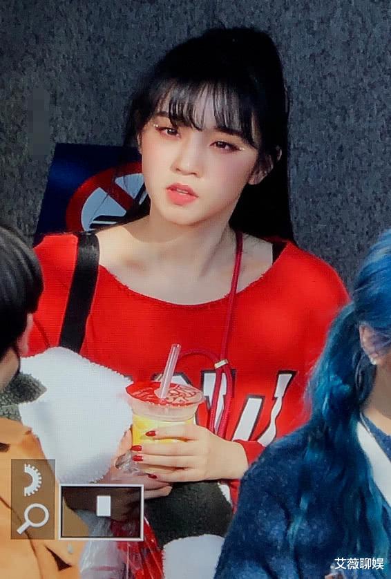 宋雨琦▲有种“魔术”叫宋雨琦眼妆，远看像眼屎，近看却好似眼里有星辰大海