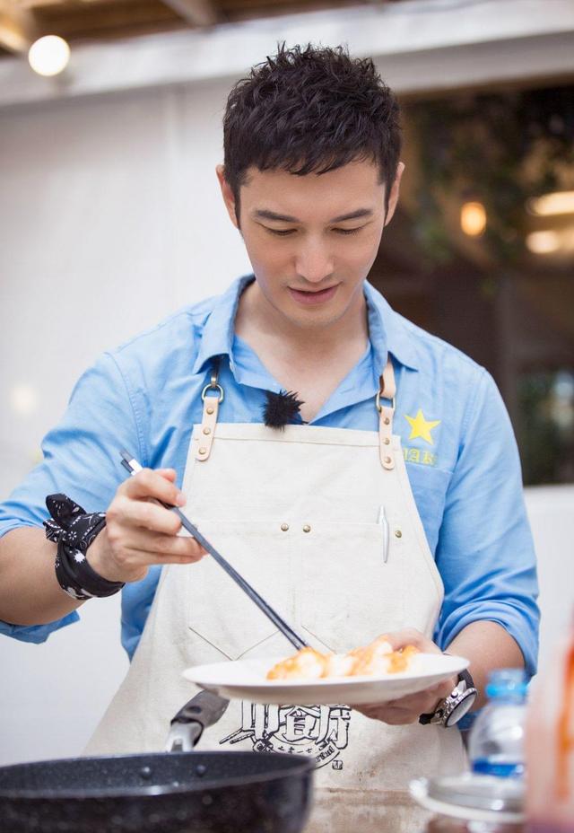 三星|粉丝打卡黄晓明火锅店，点了50道“菜品”，结账时连问：没算错？