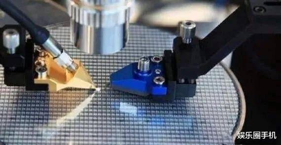 『光刻机』该来的还是来了，荷兰ASM突然宣布断供，中芯国际无法生产高端芯片