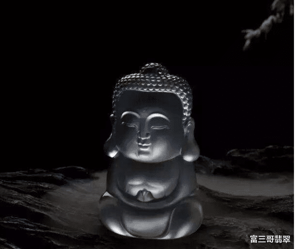 钱币|翡翠如此火爆,为什么喜欢翡翠的年轻人还是不多!