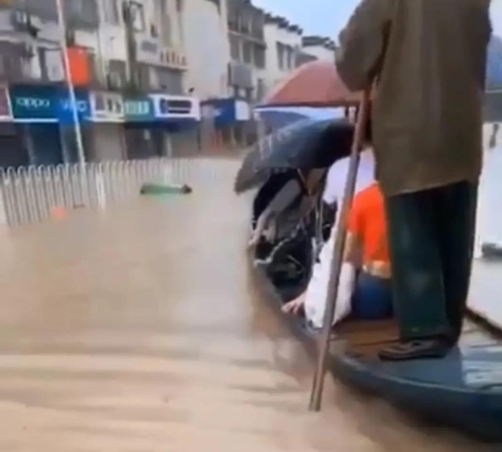 『安徽』安徽暴雨致高考语文取消，家属道出内涝原因