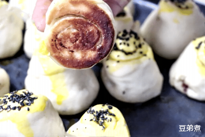 葡萄|立秋后,遇到此果要多吃,3块钱1斤,补钙补铁,蒸一蒸香甜又松软