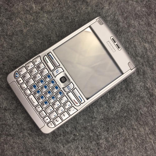 芯片|十多年前，除了黑莓你能买到最好的直板全键盘手机诺基亚E72