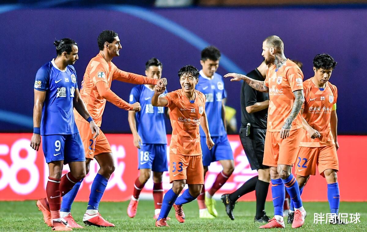 郑智|鲁能宣布大轮换！建业宣布也轮换！李霄鹏轮休6-8人锁定3分