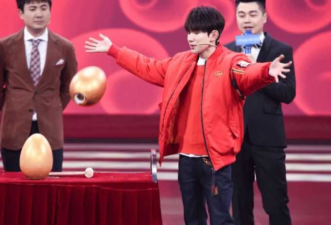 「王牌」你以为《王牌》费费只是王牌女郎吗？得知她第2身份后：厉害了