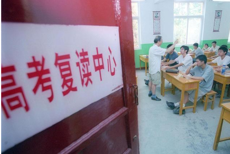 专升本|本科刚过线，选择差一点的本科，还是王牌专科好，可不可以复读？