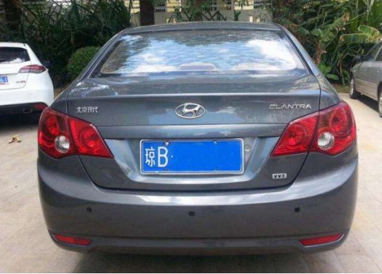 三亚|美国姑娘来中国旅游,一看到中国的车牌就崩溃了:怎么都在骂我?