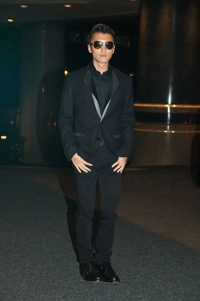 谢霆锋|谢霆锋风格大转变，西装造型文艺潮流范十足，这是换造型师了？