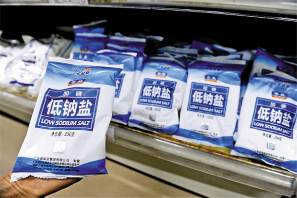 ##抓紧在卫生间里撒把食盐，不是迷信，有钱人都在做，学会全家受益