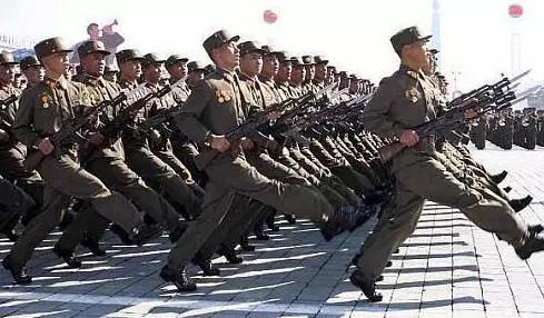 【】阅兵呢，能不能严肃的看完？！