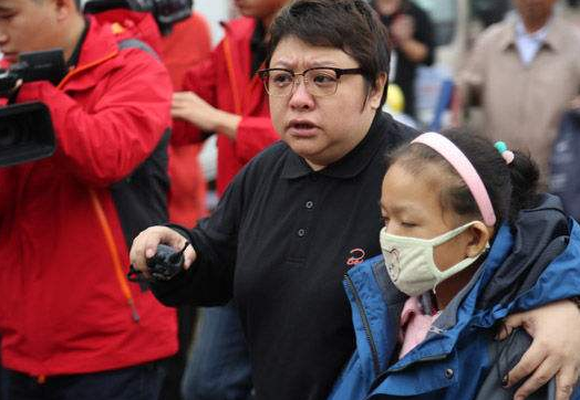 娱乐圈|她本可名声超过赵薇，为了5个冻死的孩子，永久退出娱乐圈