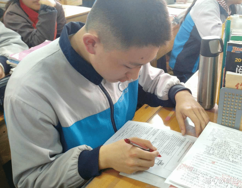教育局|教育部终于对手机下手了，中小学生闷闷不乐，家长乐得拍手叫好