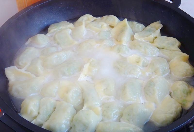 「鸡蛋灌饼」五一就要到了,吃饺子就做这个馅,这么调鲜嫩爆汁不柴口,太香!