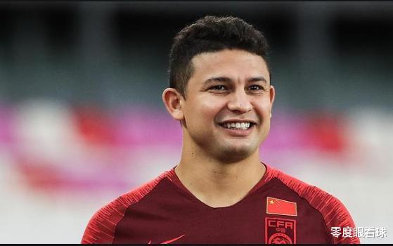 #国足#国足战上港锋线首发预测，艾克森两锋线搭档浮现，虐菜大师或沦为替补