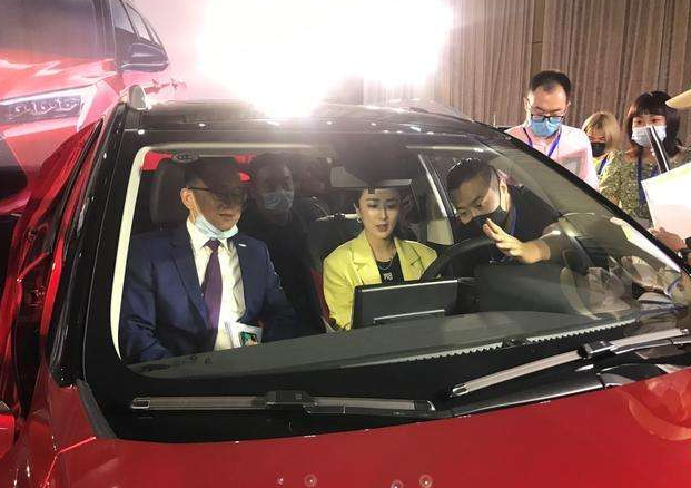 『薇娅』薇娅再创直播卖车“神话”，7分钟售罄1750辆SUV，网友：东风赚大了！