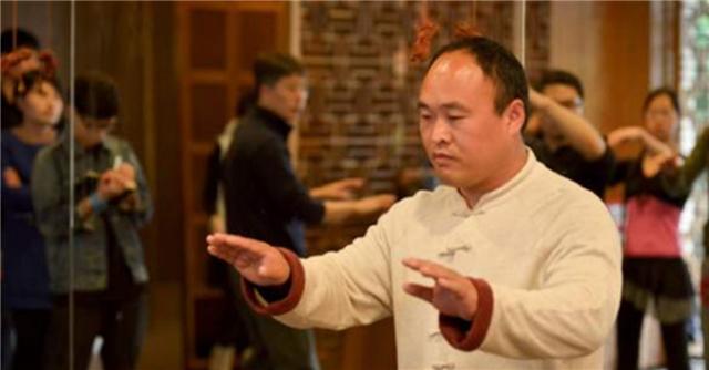 马云|马云卸任后，他的贴身保镖李天金，失去百万年薪后，现状如何？