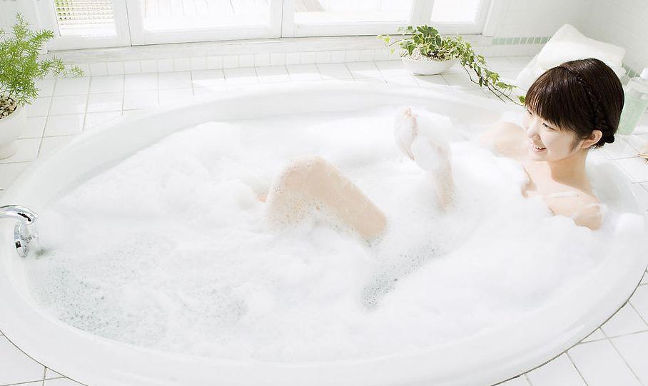 『睡眠』无论男女，洗澡时要避开五个“雷”，尤其第二个，再舒服也要忍住