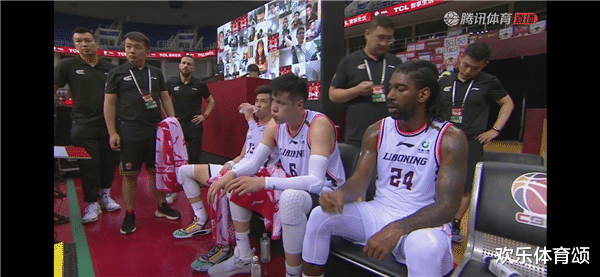 辽宁男篮：能走绝不跑！能传绝不投！辽宁最大懒货出现了，球迷：比郭艾伦更可恨