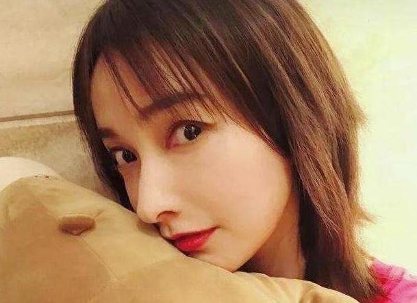 眼霜▲戚薇随手分享“万能”眼霜，价格一曝光，网友：我把兰蔻丢掉了