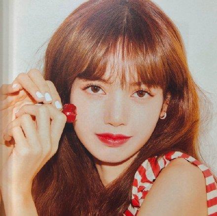 lisa|Lisa只是剪了波波头，搭配樱桃发夹，却变得好少女，好甜哦！