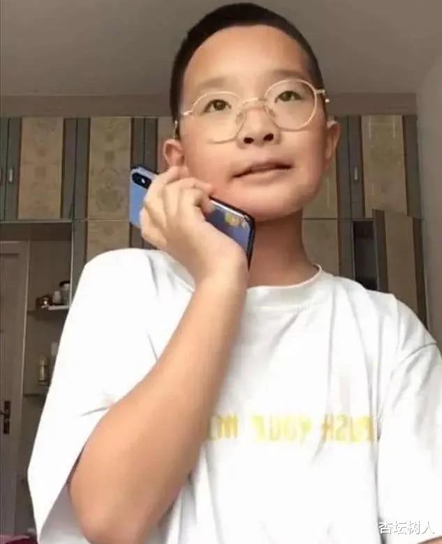 数学:钟美美模仿的数学老师,为何引发热议?听钟美美数学老师现身解释