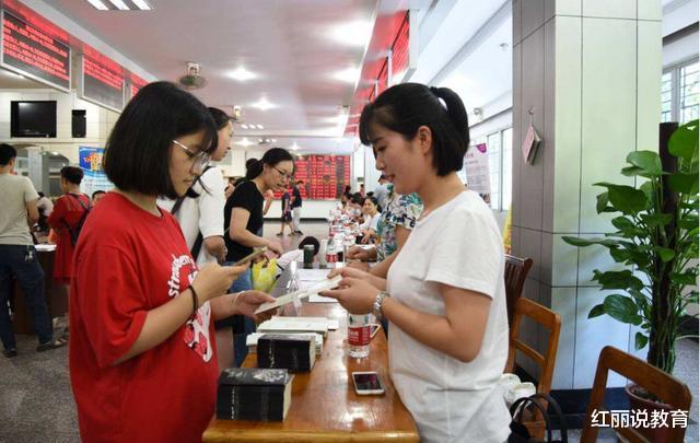 大学|同样是专科，分数线400和150有何区别？辅导员：这5点是关键