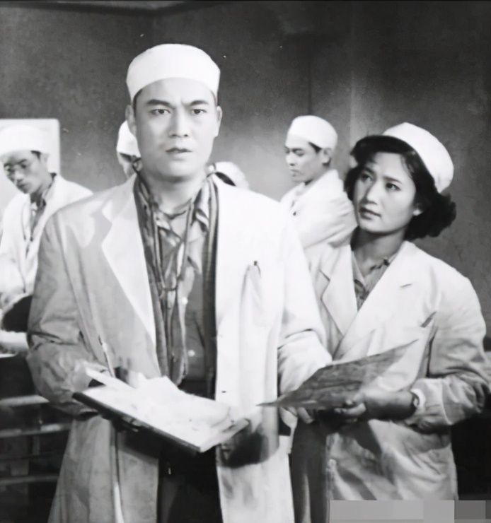 北京电影学院|90岁于洋罕曝近照！满头白发大腹便便，晚年丧子今仍住北影宿舍