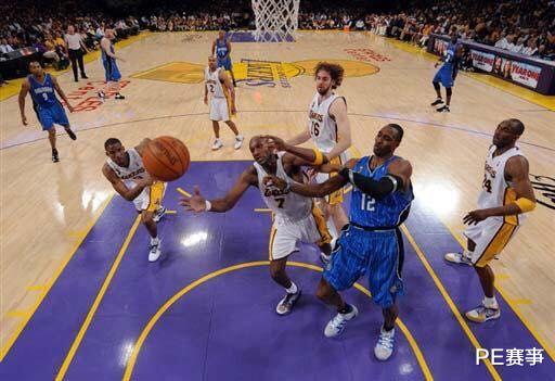 「德怀特·霍华德」霍华德09年总决赛面对湖人场均15+15，错失总冠军冤不冤？